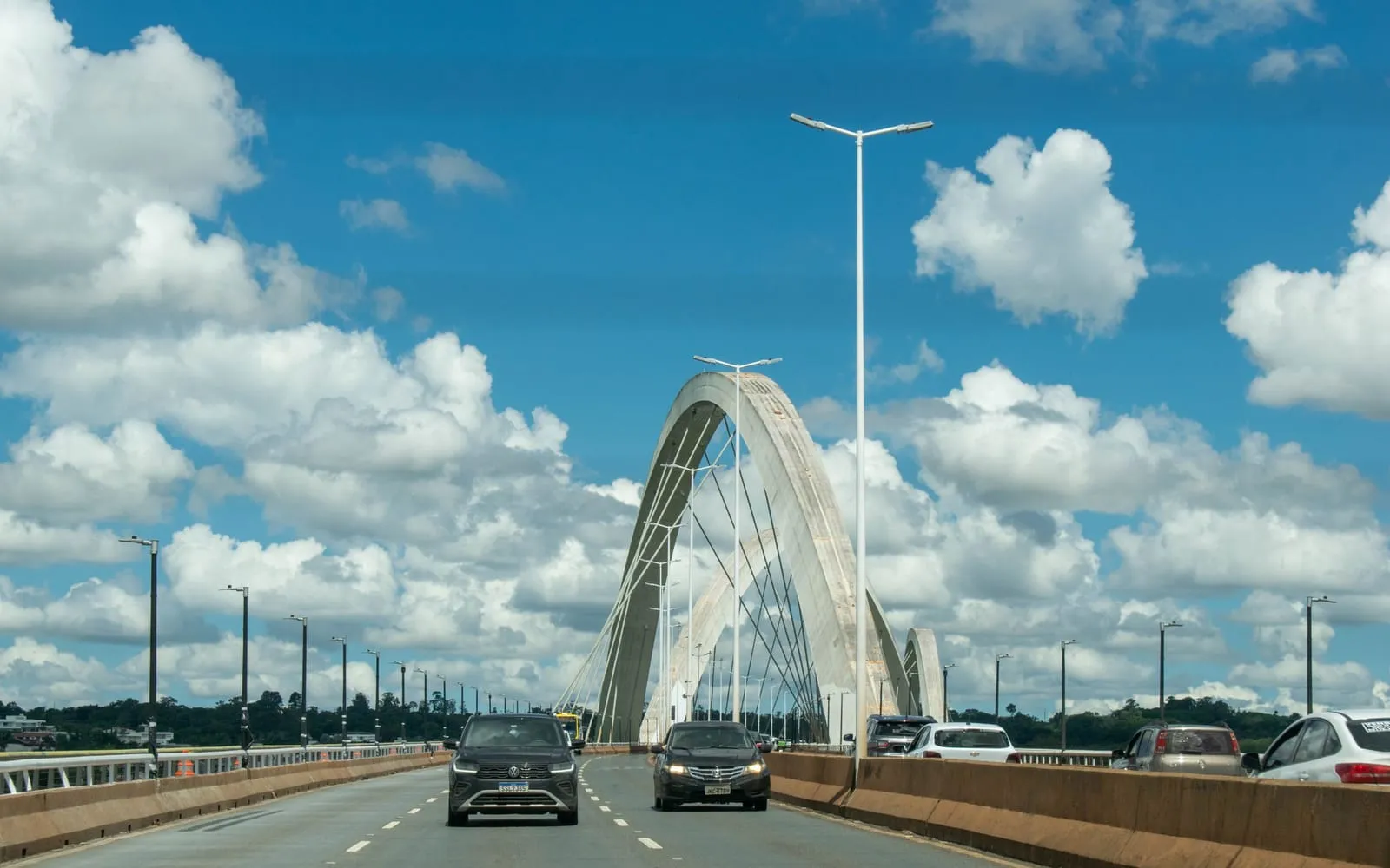 Ponte Juscelino Kubitschek, em Brasília (DF)