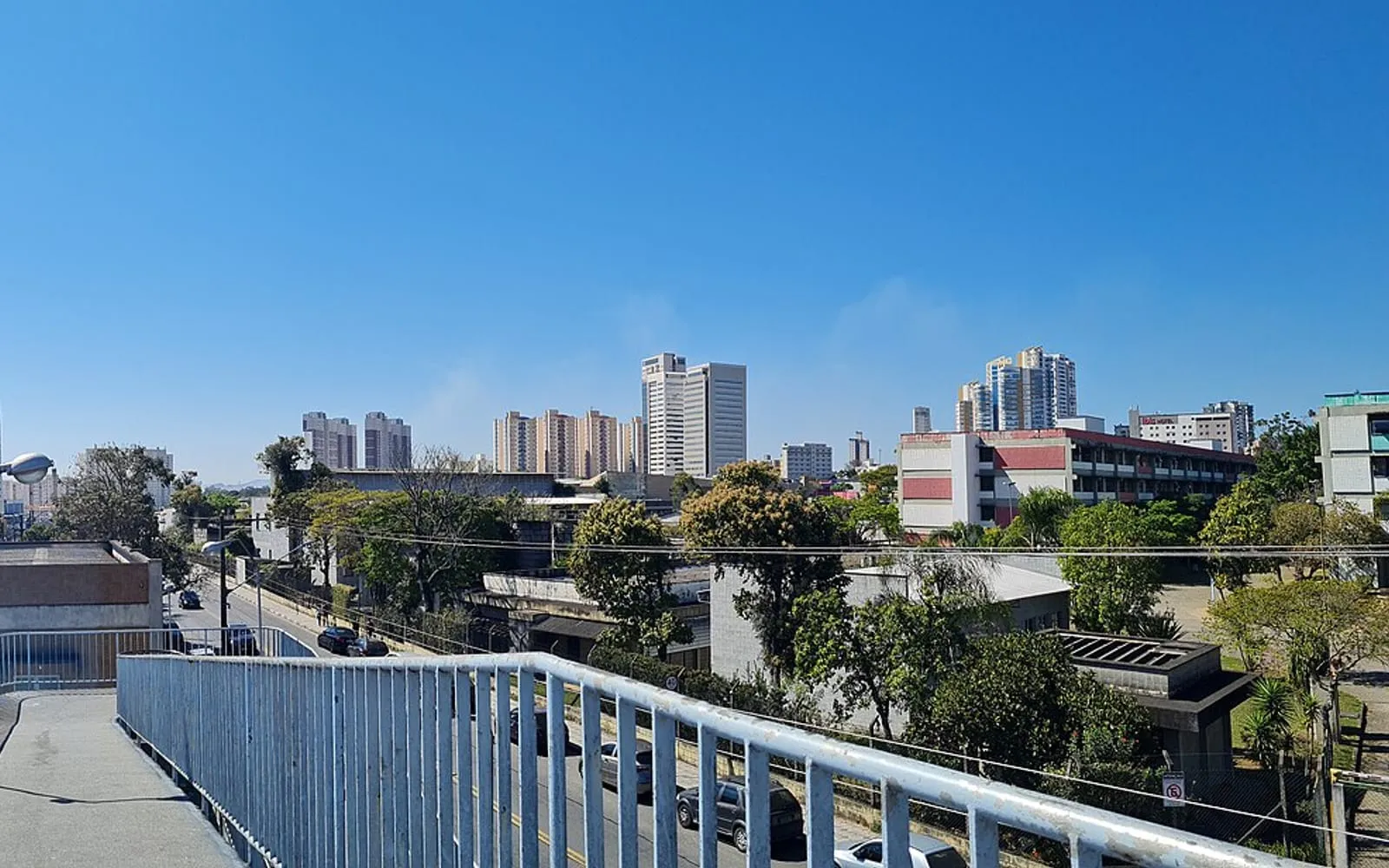 Vista panorâmica de Mogi das Cruzes (SP) a partir da estação Estudantes