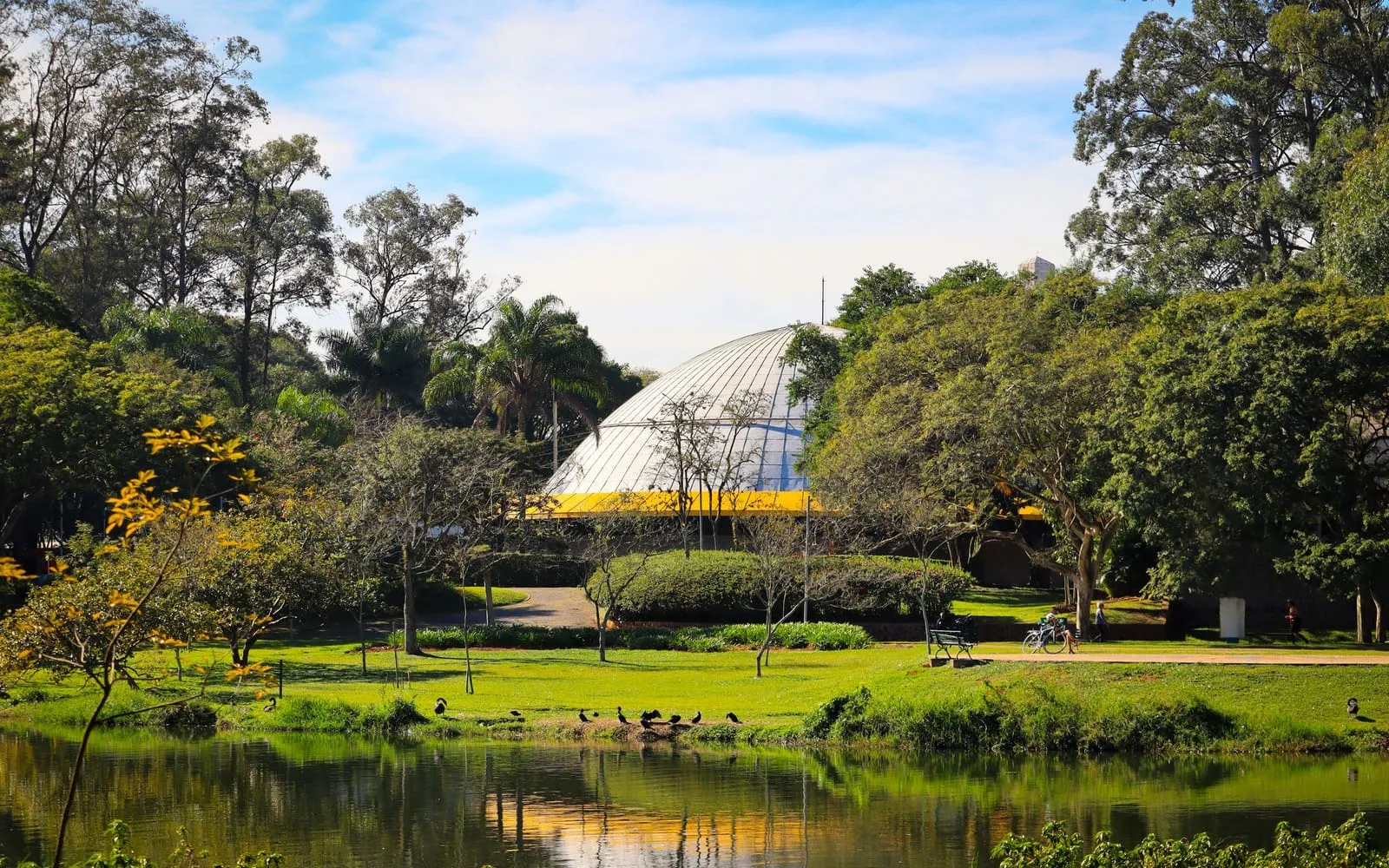 Lago e Oca no Parque Ibirapuera, na Zona Sul de São Paulo